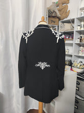 Charger l'image dans la galerie, VESTE FLAMENCA avec "HOMBRERAS" (esprit Torero)- Modèle Unique
