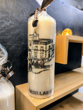 Charger l'image dans la galerie, Bougie avec dessin "nos villes et villages avec leurs legendes"(noir et Blanc)
