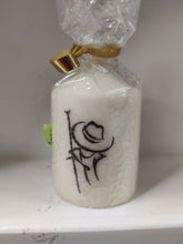 Charger l&#39;image dans la galerie, Bougie avec dessin &quot;Camargue&quot;ou &quot;tradition&quot;
