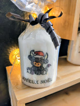 Charger l'image dans la galerie, Bougies avec dessin de "fêtes" Noël 2025
