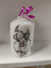 Charger l&#39;image dans la galerie, Bougie avec dessin &quot;Camargue&quot;ou &quot;tradition&quot;
