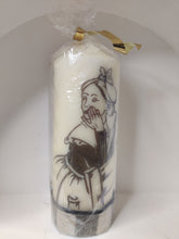 Charger l&#39;image dans la galerie, Bougie avec dessin monochrome ou coloré &quot;costume du pays d&#39;Arles&quot; et traditions provençales
