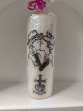 Charger l&#39;image dans la galerie, Bougie avec dessin &quot;Camargue&quot;ou &quot;tradition&quot;
