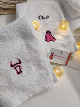 Charger l'image dans la galerie, Serviettes toilettes avec "broderie taurines"
