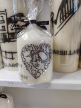 Charger l&#39;image dans la galerie, Bougie avec dessin &quot;nos villes et villages avec leurs legendes&quot;(noir et Blanc)
