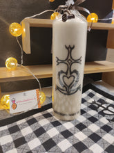 Charger l'image dans la galerie, Bougie avec dessin "Camargue"ou "tradition"
