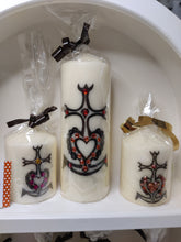 Charger l&#39;image dans la galerie, Bougies avec dessin de &quot;fêtes&quot; Noël 2025

