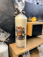 Charger l'image dans la galerie, Bougies avec dessin de "fêtes" Noël 2025
