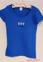 Charger l&#39;image dans la galerie, TEE SHIRT FEMME 3 toros#TRADITIONS du fil sous les platanes- BLEU ROI
