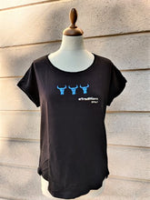 Charger l&#39;image dans la galerie, TEE SHIRT FEMME asymetrique 3 toros#TRADITIONS du fil sous les platanes- noir
