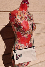 Charger l&#39;image dans la galerie, SAC/pochette  &quot;MACHOS&quot; Avec fermeture éclair et pompon
