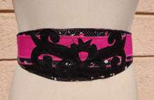 Charger l&#39;image dans la galerie, CEINTURE BOHEME FUCHSIA ET NOIR
